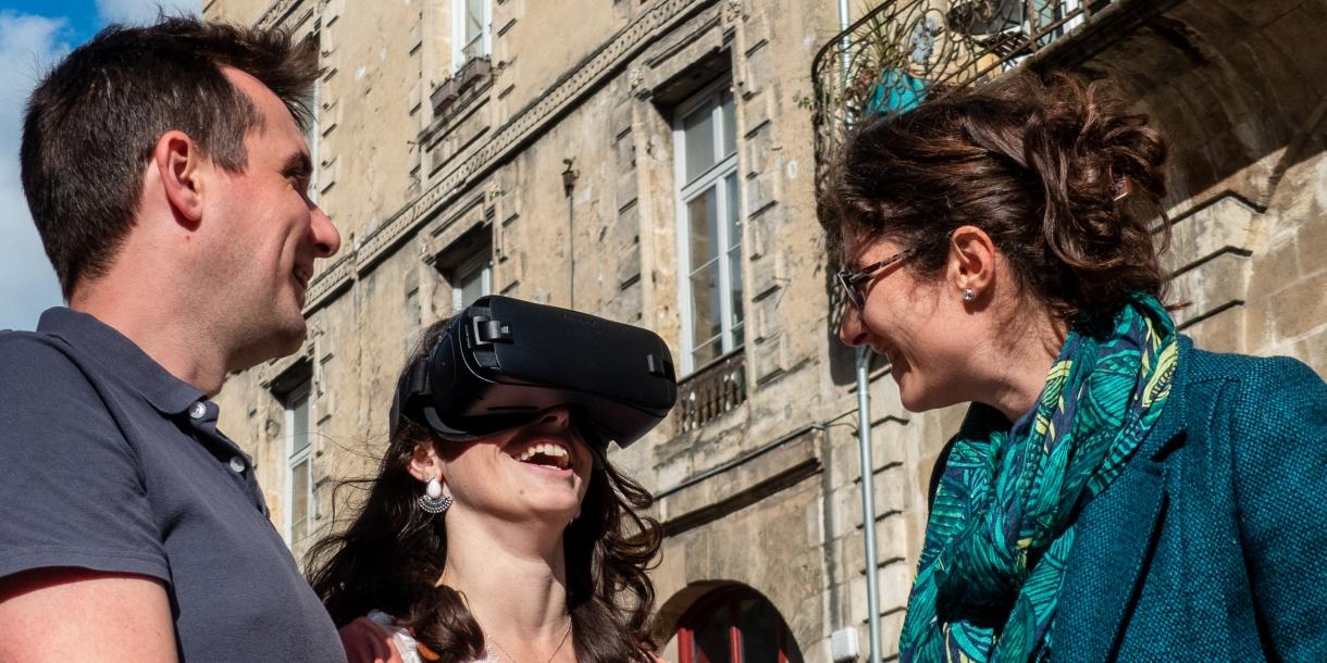 Private historical tour of Bordeaux in 3D
